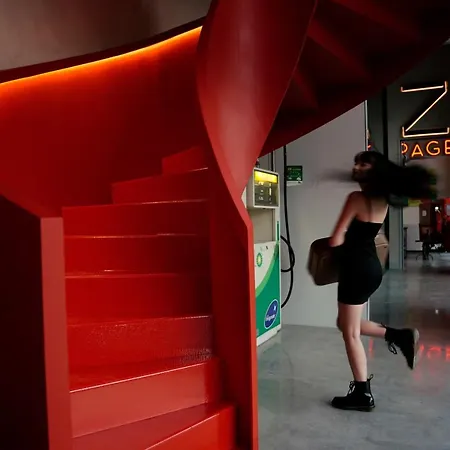 Zero Box Hotel