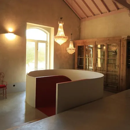 Hotel Zero Box