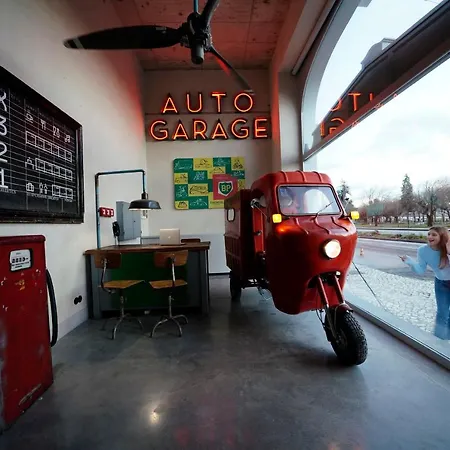 Ξενοδοχείο Zero Box 3*